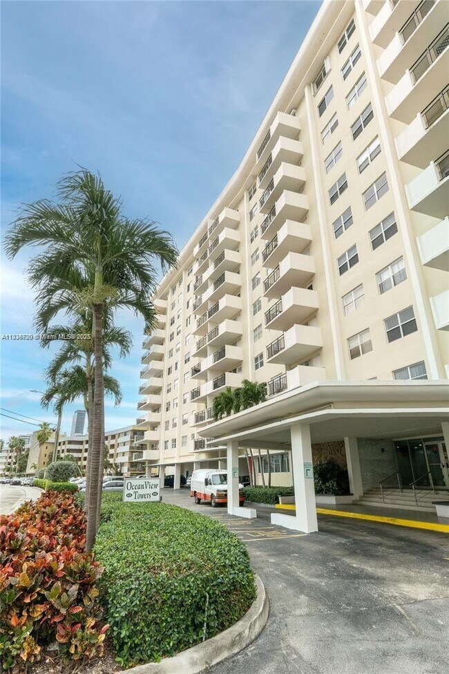 Building Photo - 401 Golden Isles Dr