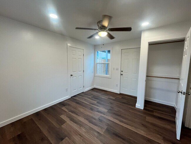 Building Photo - 777 E San Joaquin Ave