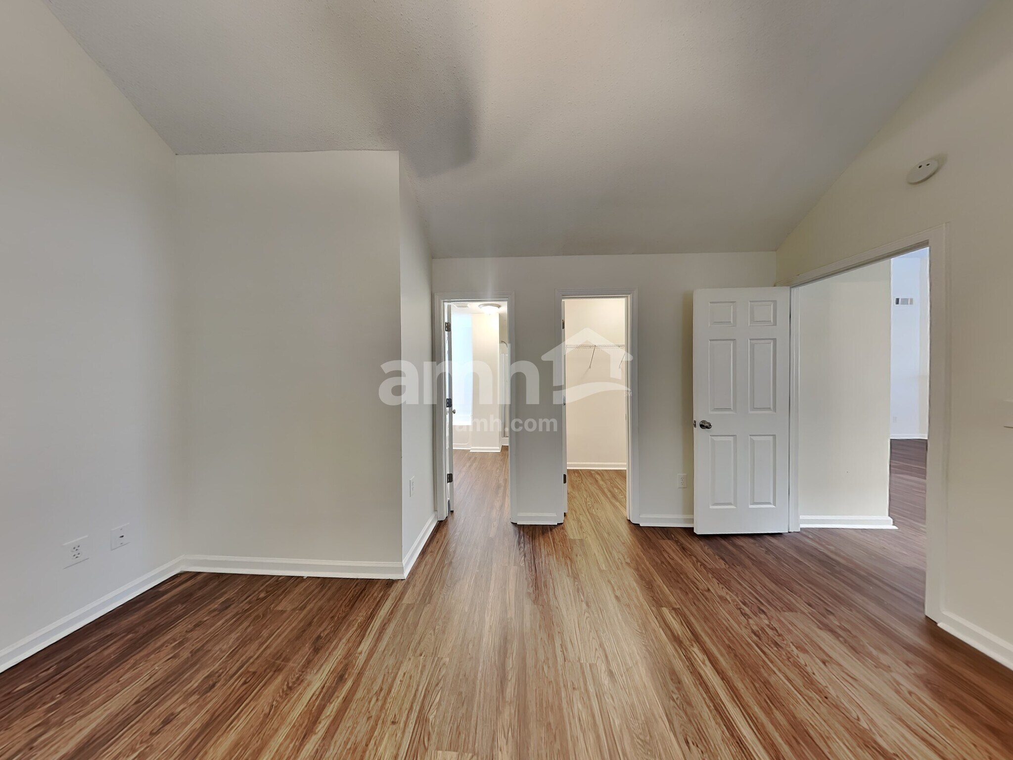 Building Photo - 375 Ermines Way