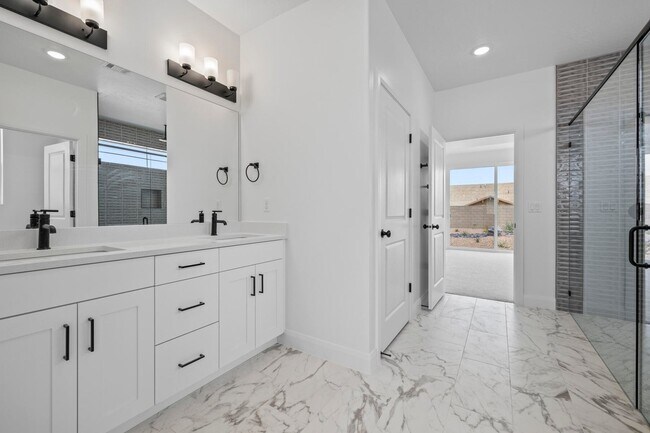 Building Photo - 646 Grn Mountain Dr