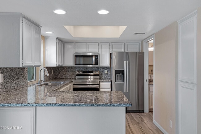 Building Photo - 6503 N 10th Pl