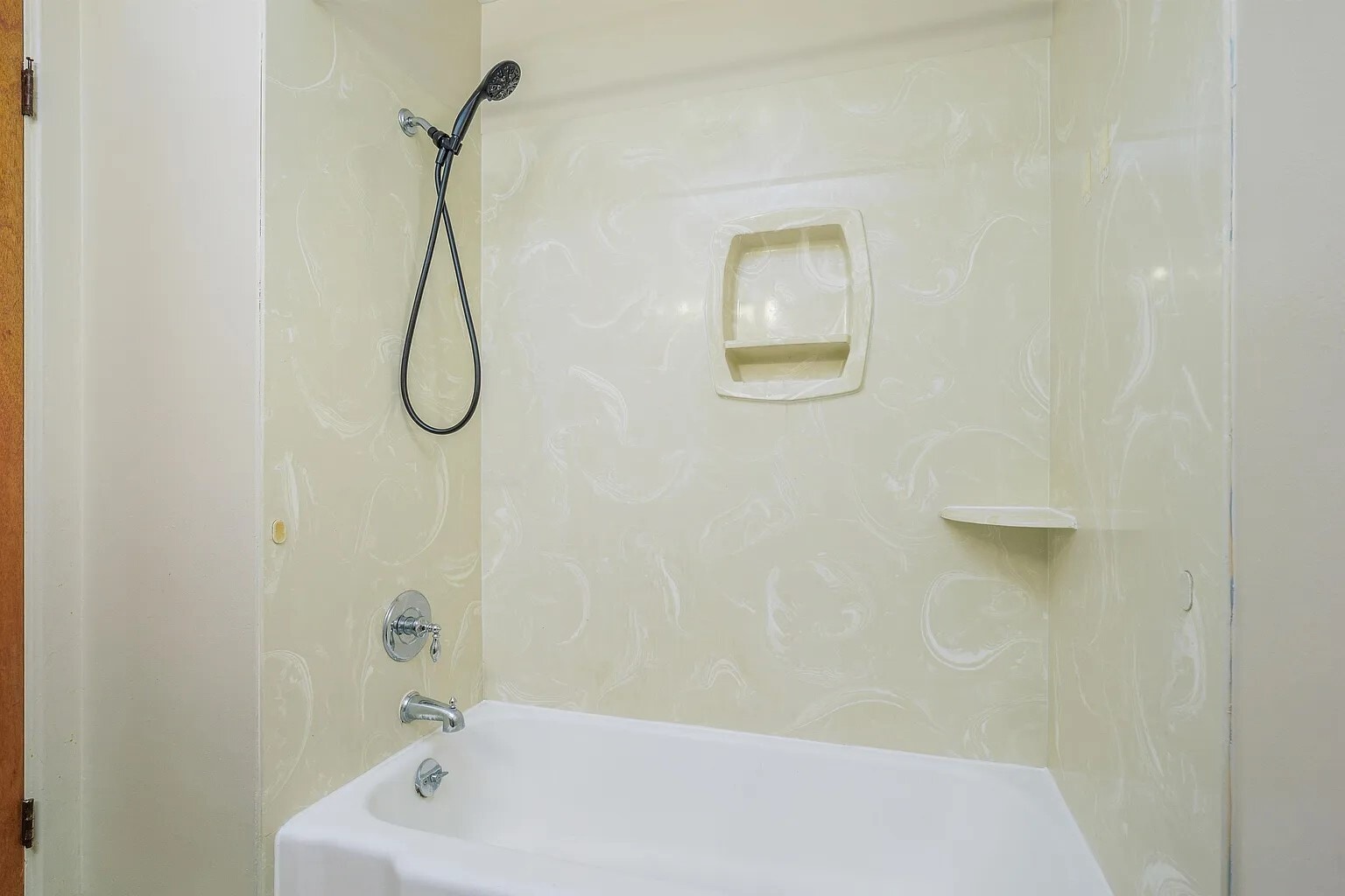 Building Photo - 2202 Orchard Ave