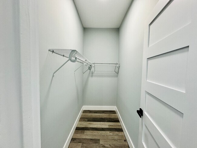 Building Photo - RATE DROP ALERT! (was $2600/month)