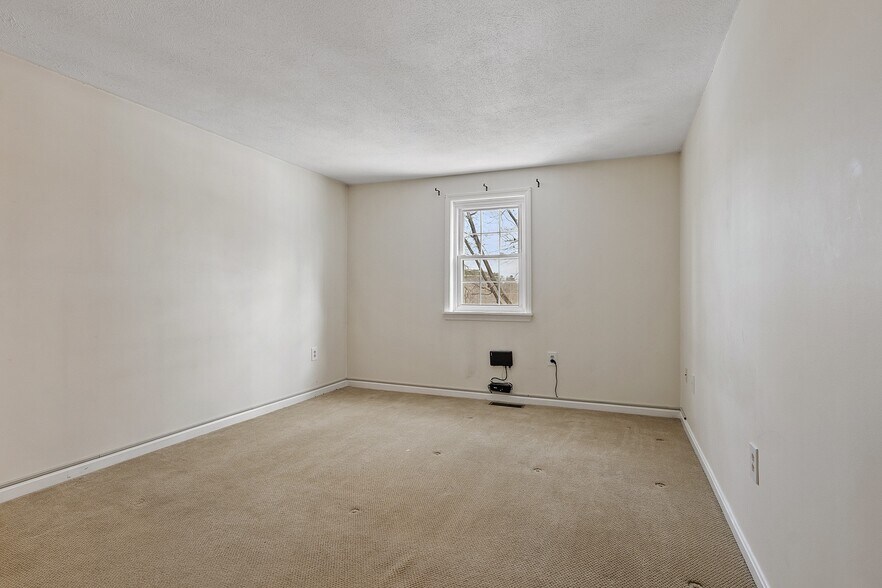 Building Photo - 73 Kennedy Dr