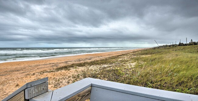 Building Photo - WALK TO THE BEACH! 4 bed, 2 bath, 2 car ga...