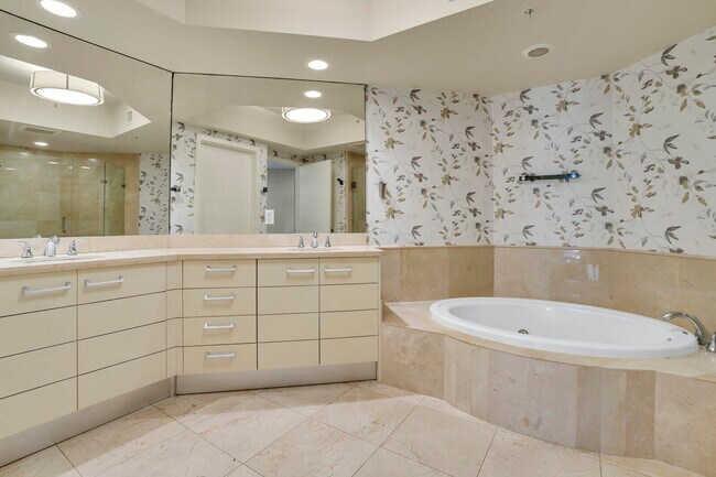 Building Photo - 3610 Gardens Pkwy