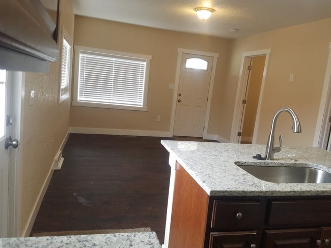 Building Photo - 32 N 9th Ave