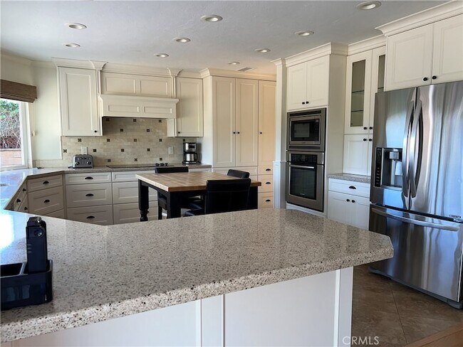 Building Photo - 24822 Via San Fernando