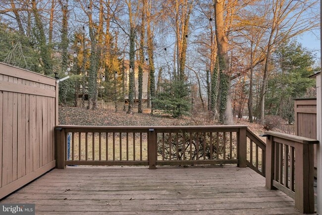 Building Photo - 4043 Lake Glen Rd