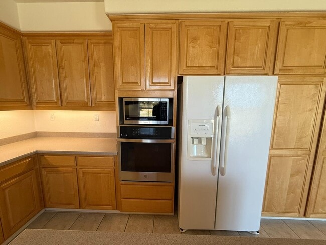 Building Photo - 1065 Rockport Ave