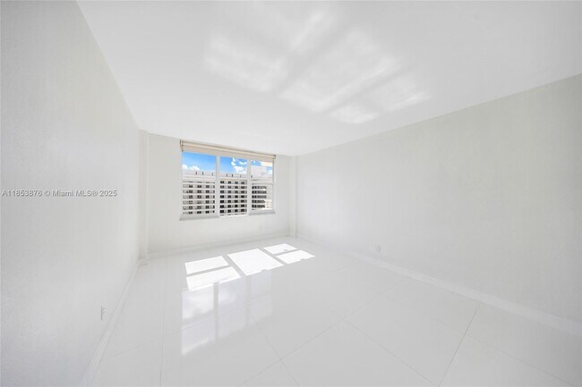 Building Photo - 5600 Collins Ave