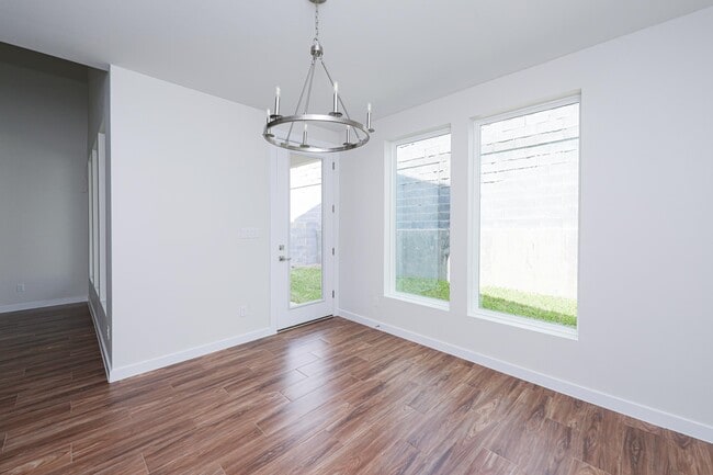 Building Photo - 7525 Cresta Bella St