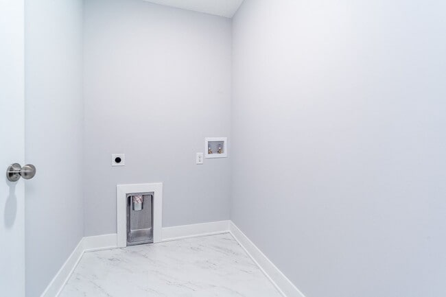 Building Photo - Move-In Ready 4-Bedroom Beauty with Modern...