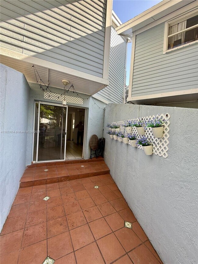 Building Photo - 798 Crandon Blvd