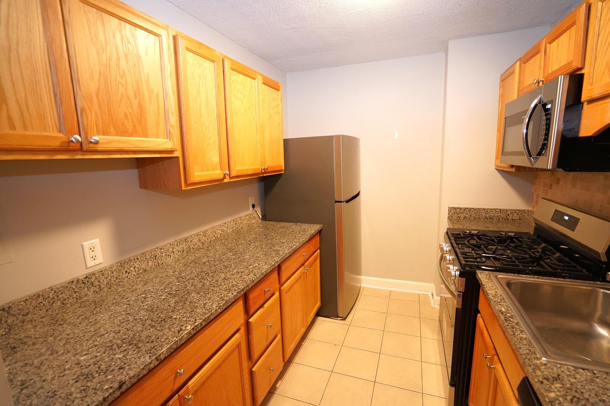 Building Photo - 77 Pond Ave