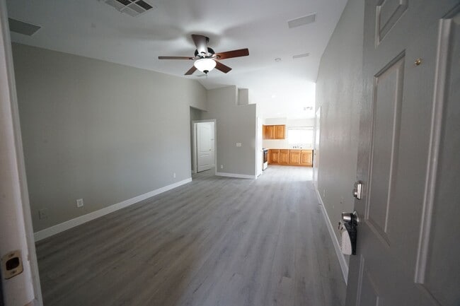 Building Photo - SHOWINGS AVAILABLE NOW