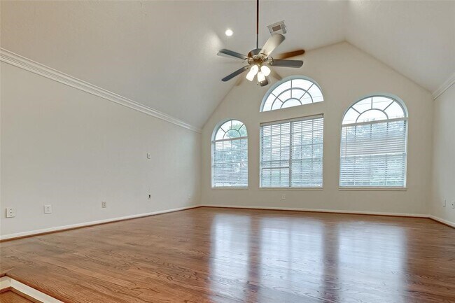 Building Photo - 2115 Foreland Dr