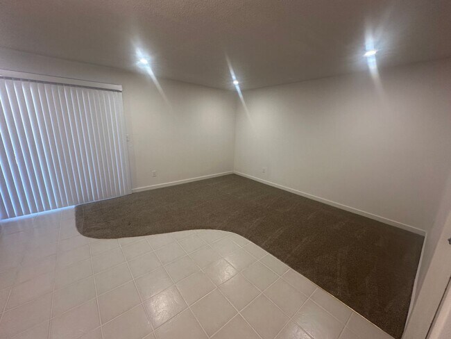 Building Photo - Remodeled 3 Bedroom!