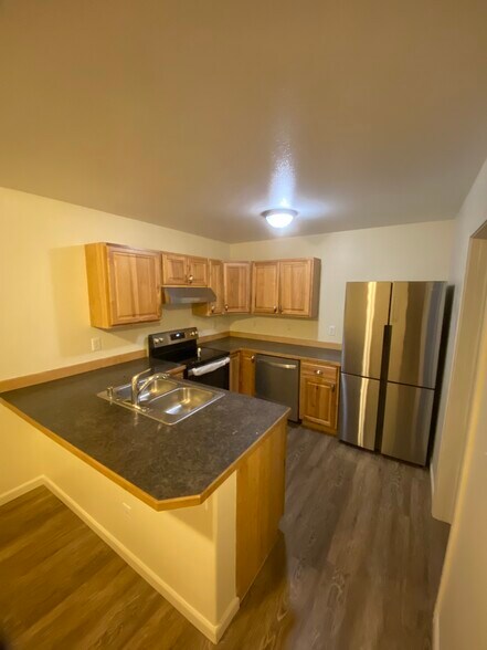 Kitchen - 8117 North Shore Dr