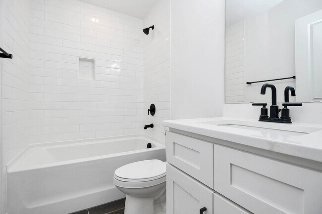 Full bathroom - first floor - 2613 Dr Carver Rd