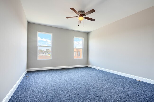 Building Photo - Homewood