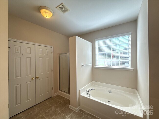 Building Photo - 1697 Lillywood Ln