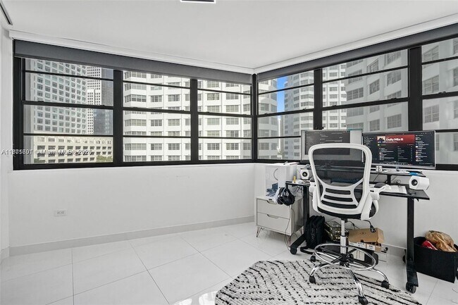 Building Photo - 999 Brickell Bay Dr