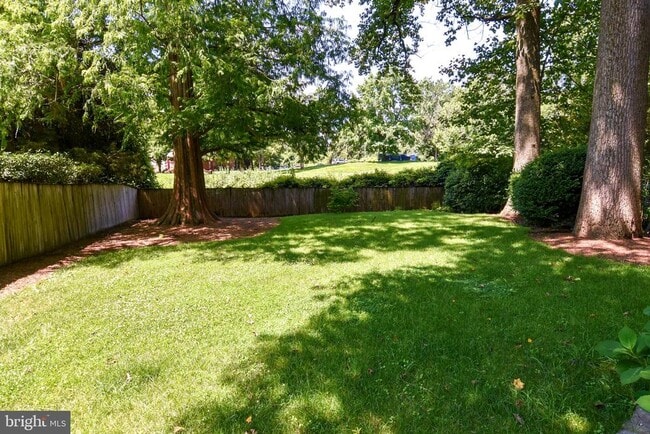 Building Photo - 6127 Brook Dr