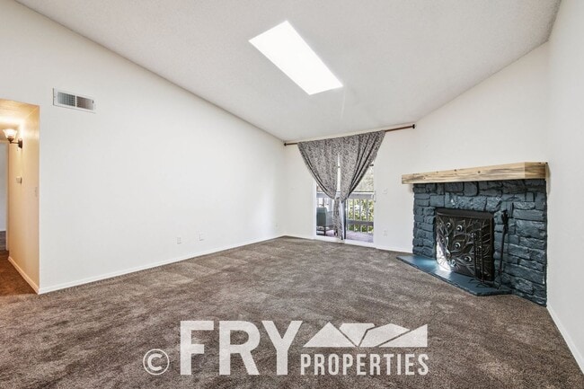 Building Photo - Great Condo In Windsor Community