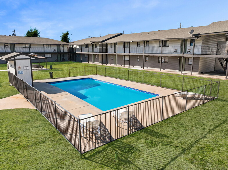 Building Photo - The Pointe at 23rd Apartments