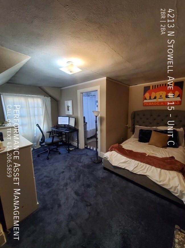 Building Photo - Cozy 2BD/1.5BA Shorewood Triplex