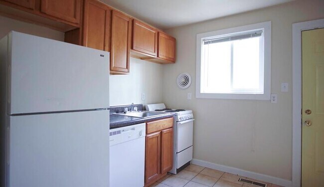 Building Photo - 1911 Lakeview Ave