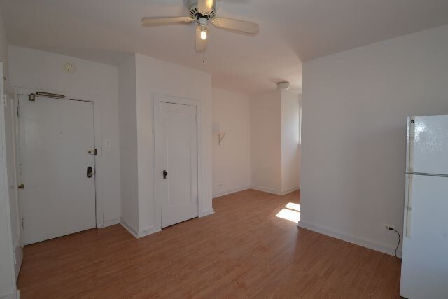Building Photo - 941 W Carmen Ave