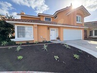 Building Photo - Updated House 3 bed 2.5 bath garage laundr...