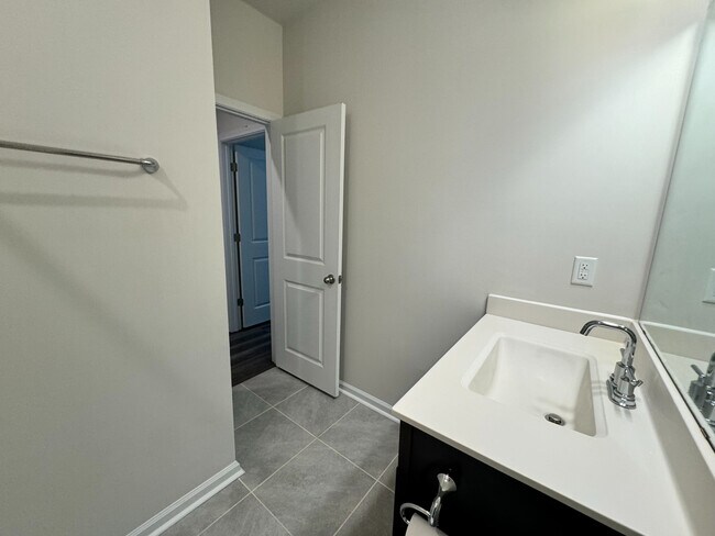 Building Photo - Room in House on Bedrock Rd