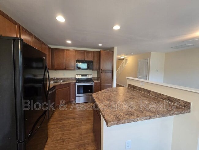 Building Photo - 545 Song Sparrow Ln