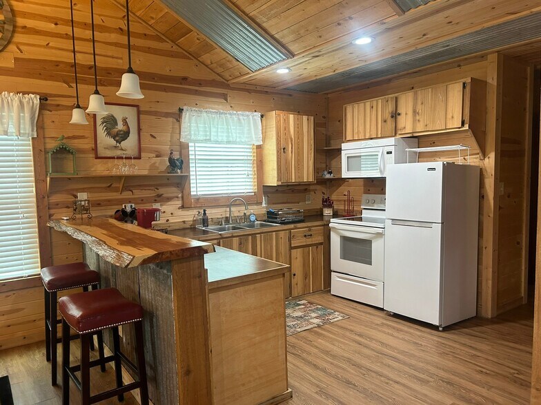 Building Photo - 6295 Spring Branch Rd