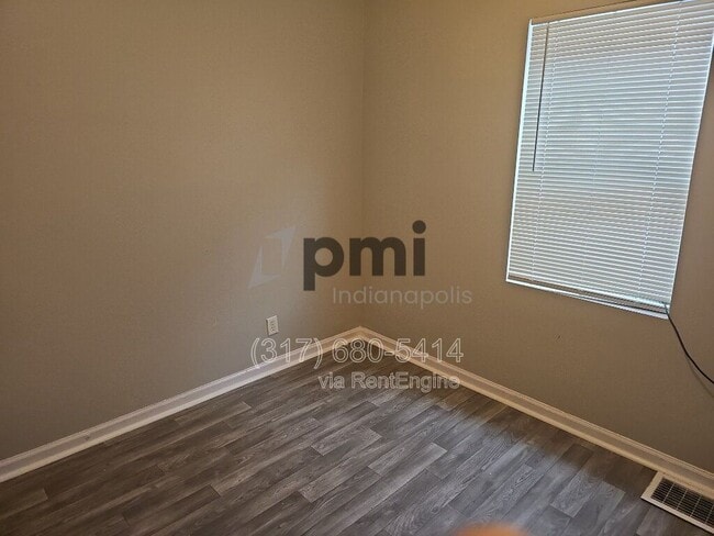 Building Photo - 114 Adler St