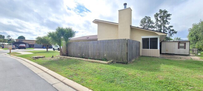 Building Photo - Venetian Villa 2 Bedroom 2 Bath 2 Car Garage w/Waterview!