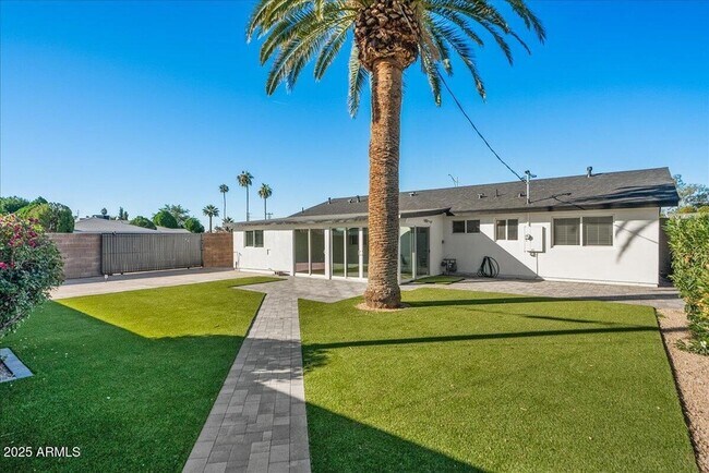 Building Photo - 2623 N 74th Pl