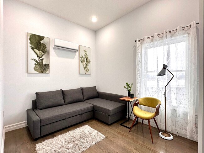 Building Photo - 37 Spruce St