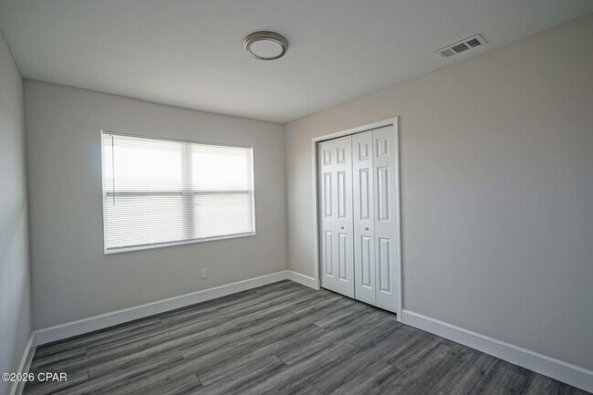 Building Photo - 410 S Star Ave