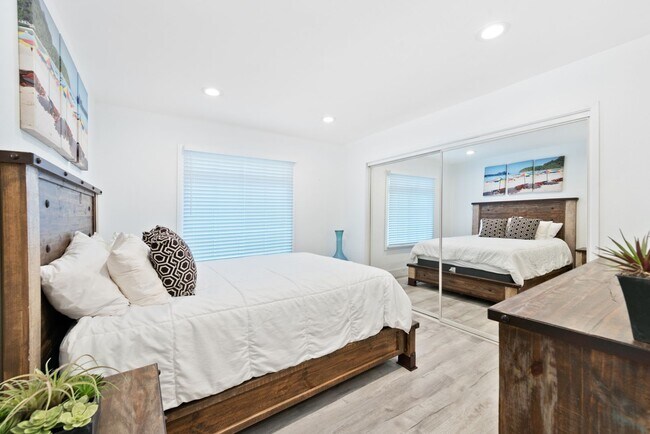 Building Photo - Fully Furnished, Oceanfront Boardwalk in Newport Beach