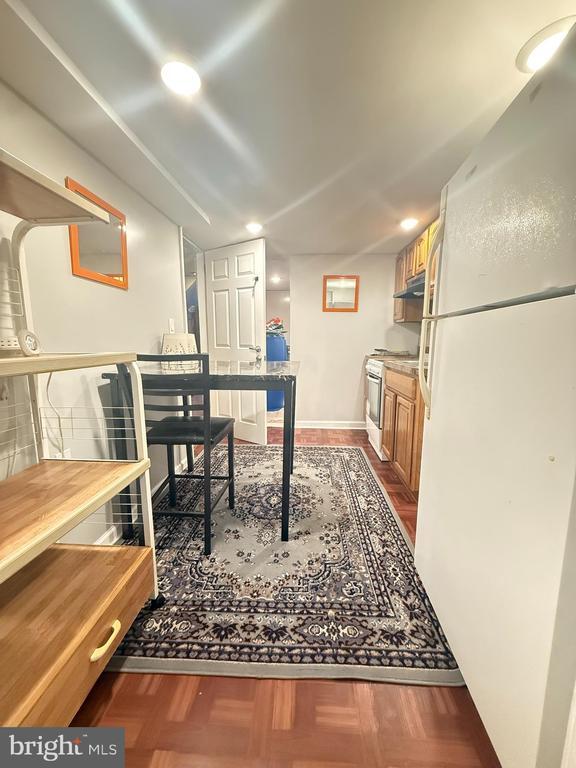 Building Photo - 7547 Beverly Rd