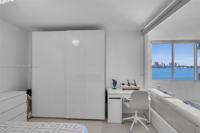 Building Photo - 1000 West Ave