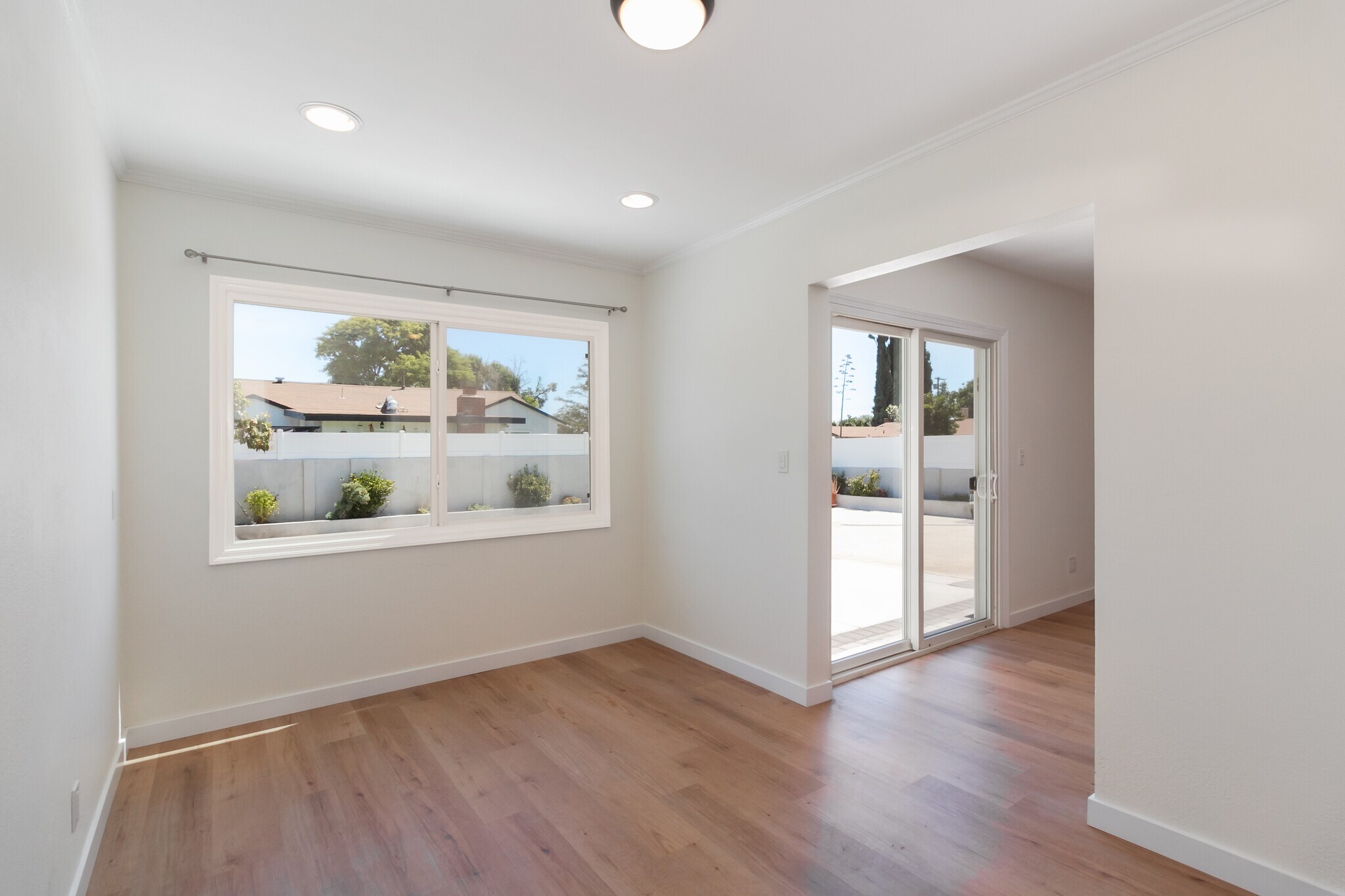 Building Photo - 11000 Gaviota Ave
