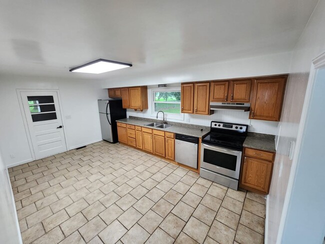 Building Photo - Shawnee Country Rental – 3 Bed, 1 Bath Hom...