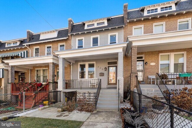 Building Photo - 225 Channing St NE