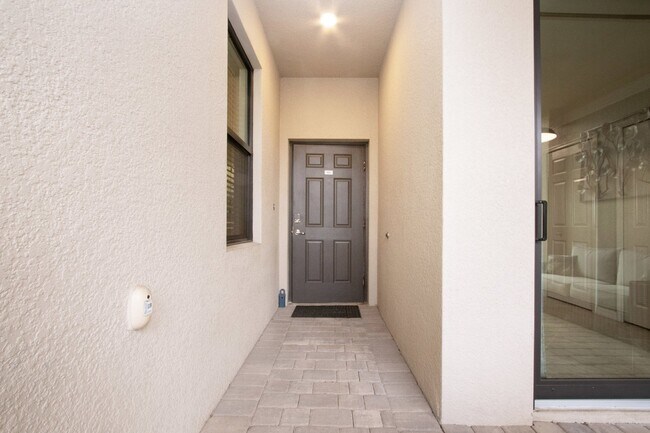 Building Photo - Like new 2BR, 2BA garage condo-Lakewood National