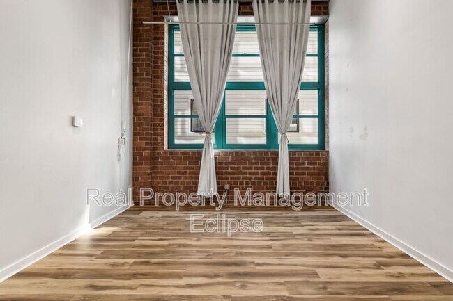 Building Photo - 66 Bell St